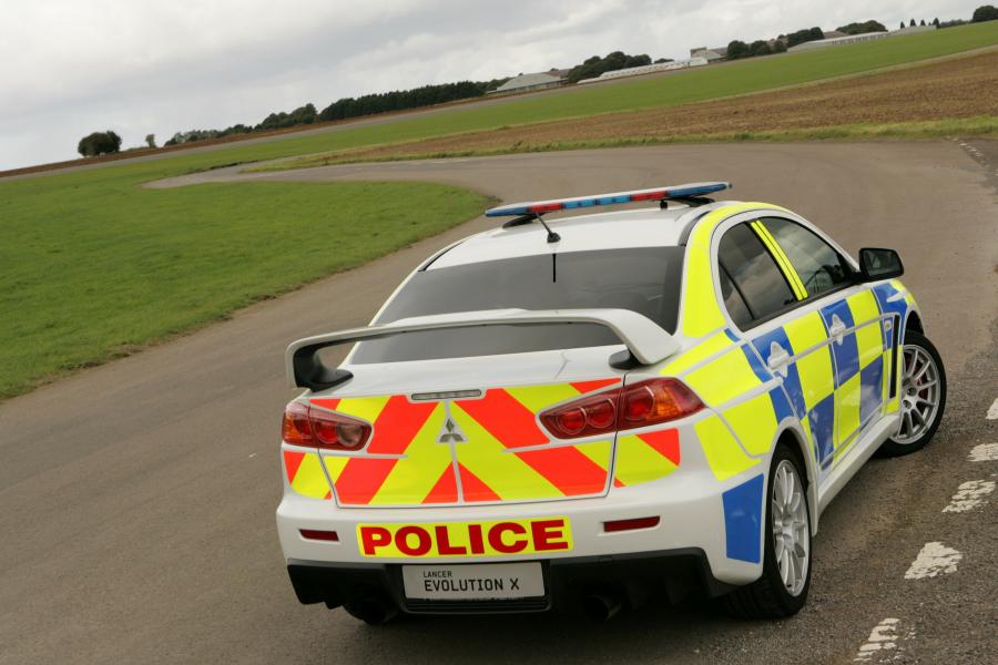  Mitsubishi Lancer Evolution X UK Police Car 2009 года  (фото 5 из 19)